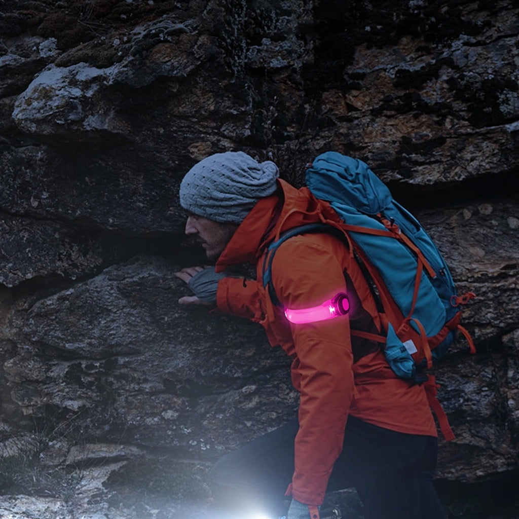 hengsof Light Up LED Armband for Running Walking at Night,Reflective Arm Bands for Runners, High Visibility Night Running Safety Gear Adjustable Running Women Men Kids